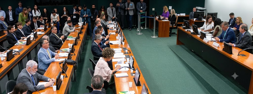 CCJ da Câmara aprova admissibilidade da PEC 32/15 e abre debate sobre maioridade penal